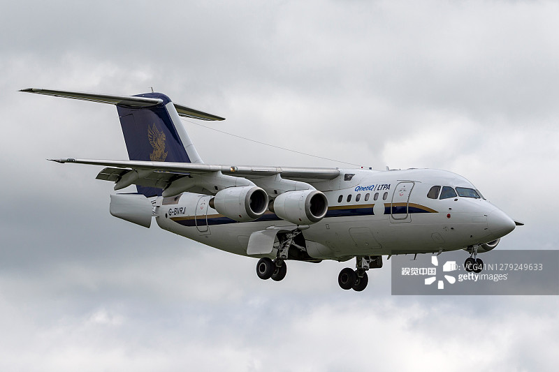 帝国试飞员学校的Avro RJ70飞机在英国皇家空军瓦丁顿基地降落图片素材