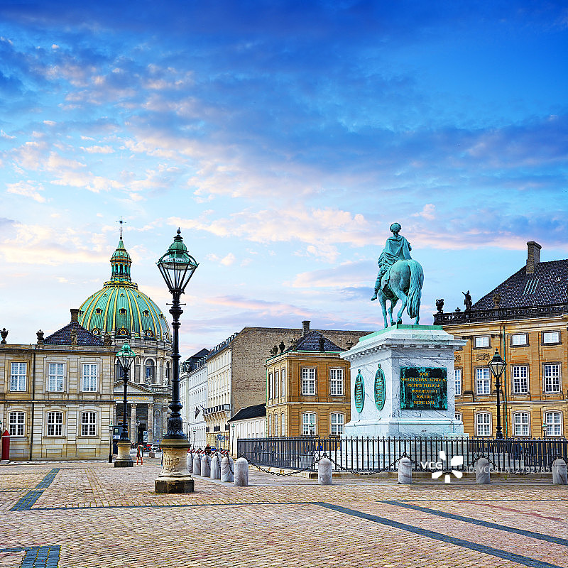 腓特烈五世骑马像图片素材