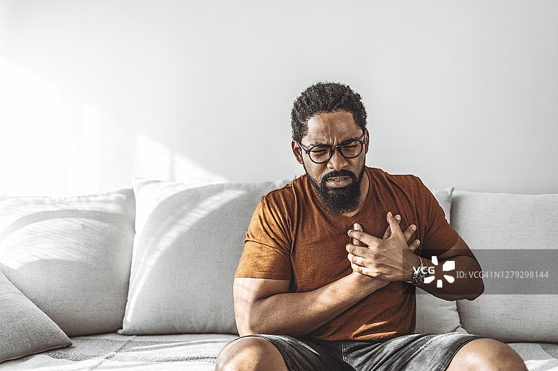 男子胸痛图片素材