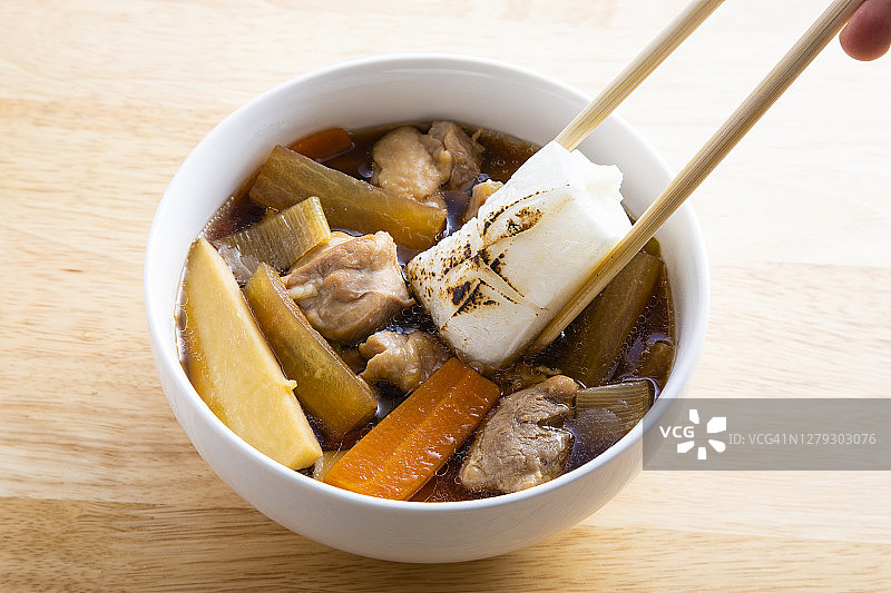 日式传统料理：年糕杂煮图片素材