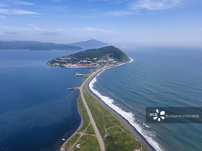 俄罗斯滨海边疆区扎鲁比诺沿海村庄鸟瞰图片素材