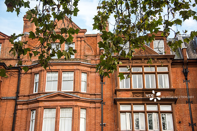 伦敦维多利亚时期的红砖排屋图片素材