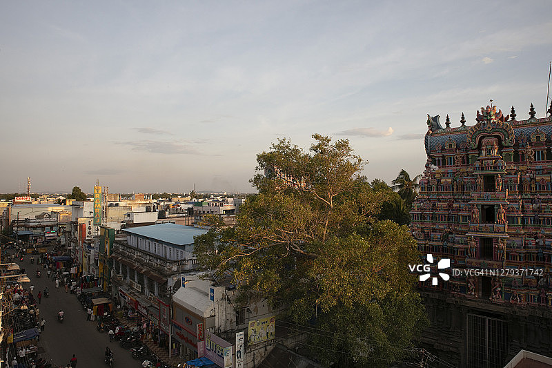印度蒂鲁内尔维利街景俯视图：坎蒂马蒂-内拉伊阿帕寺庙图片素材