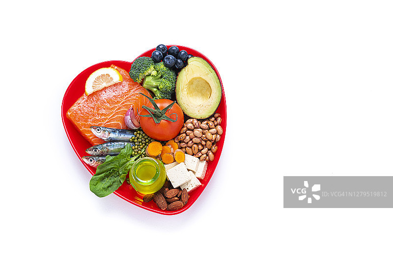 有益于降低胆固醇和心脏保健的健康食品，在白色背景上拍摄，有复制空间图片素材