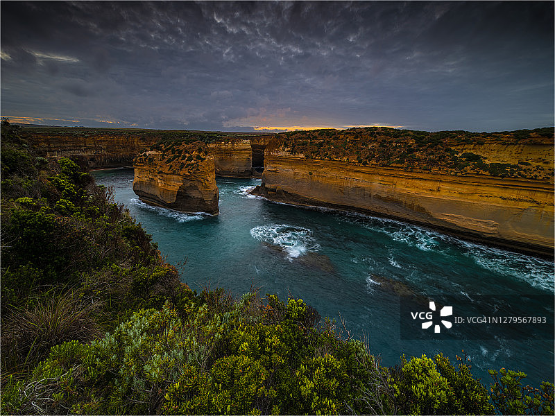 澳大利亚维多利亚州西部海岸线日出前的光线图片素材