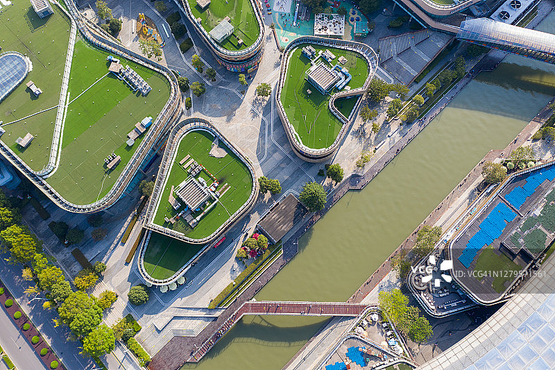 中国江苏省苏州金鸡湖景区建筑屋顶航拍图片素材