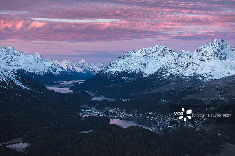 恩嘎丁·圣莫里茨阿尔卑斯山图片素材