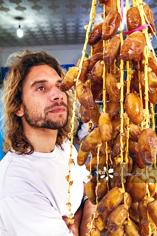 阿尔及利亚市场上的新鲜海枣图片素材