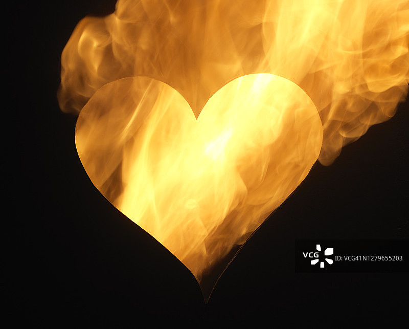 燃烧的心火焰图片素材