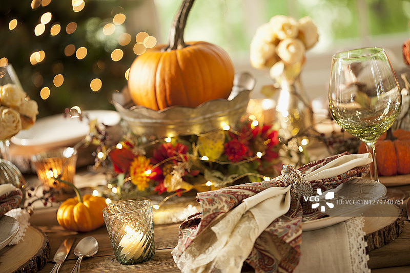 感恩节餐桌图片素材