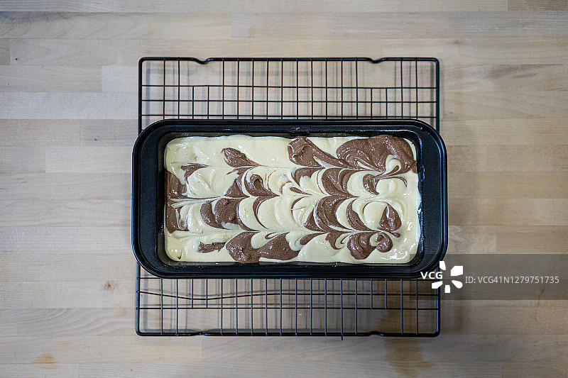 制作中的大理石蛋糕图片素材