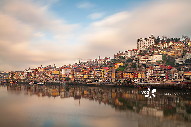波尔图地标： Douro河日落全景图片素材