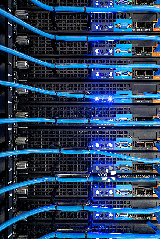 网络服务器背面的各种接口图片素材