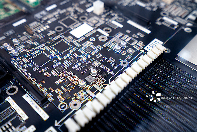 电脑主板上的电子元件图片素材