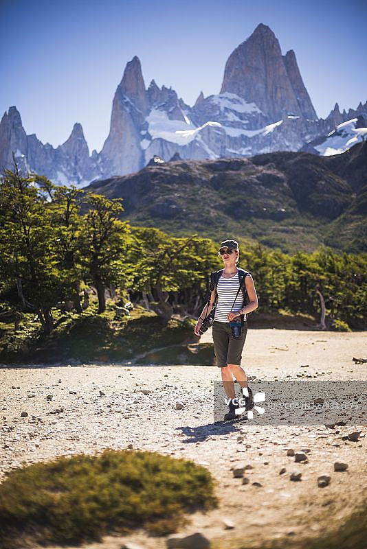 在阿根廷洛斯格拉西亚雷斯国家公园查尔滕峰徒步旅行图片素材