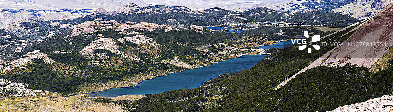 冰川国家公园马德雷湖高山森林风光，阿根廷巴塔哥尼亚图片素材