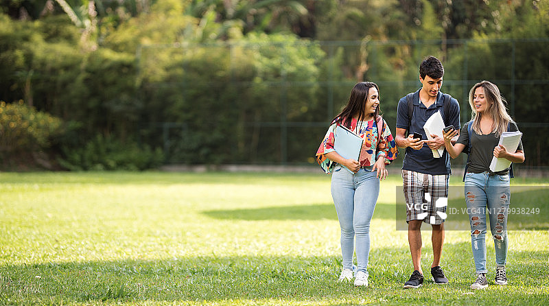 课间赶进度图片素材