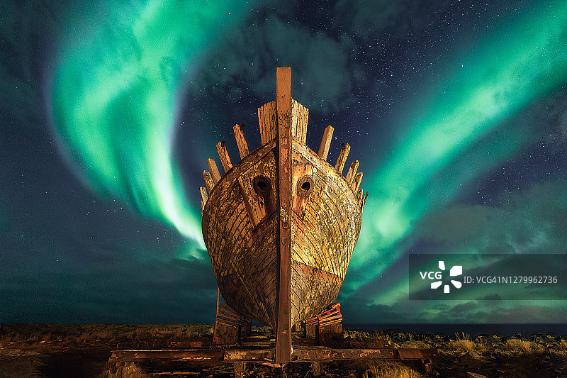 冰岛博尔加峡湾区阿克拉内斯维京北极光图片素材