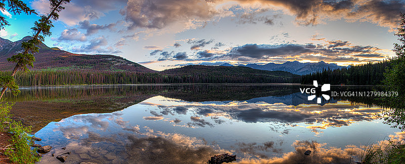 金字塔湖日出图片素材
