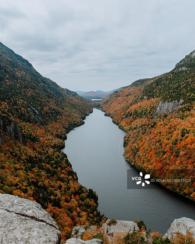 秋季阿迪朗达克山徒步图片素材