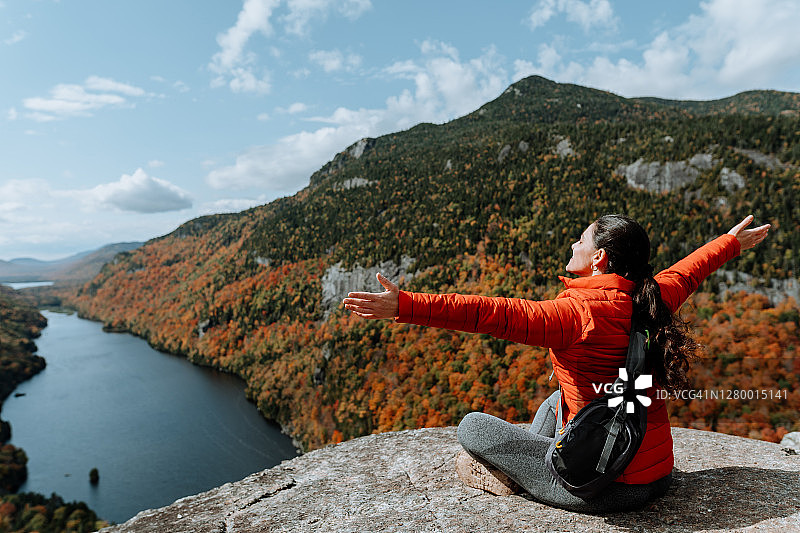秋季阿迪朗达克山徒步图片素材