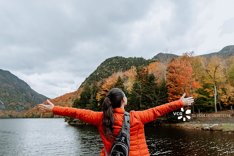 秋季阿迪朗达克山徒步图片素材