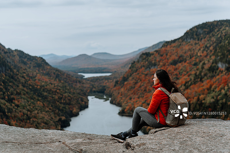 秋季阿迪朗达克山徒步图片素材