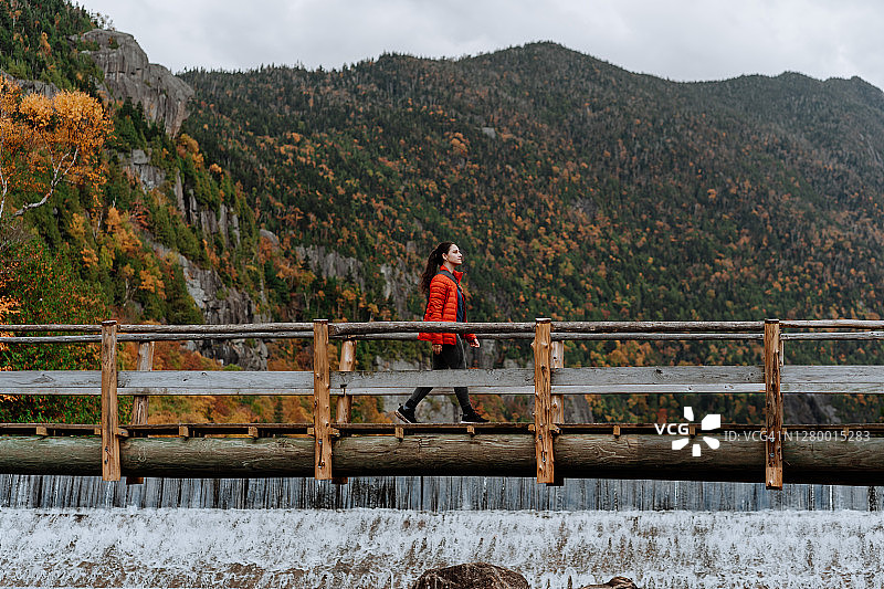 秋季阿迪朗达克山徒步图片素材