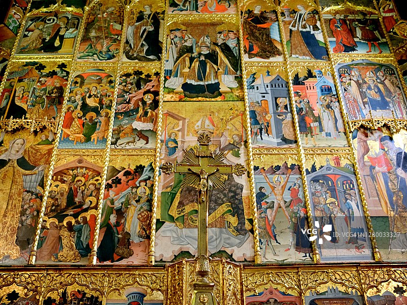 阿内托镇圣布拉斯教堂的祭坛装饰画（阿拉贡）图片素材