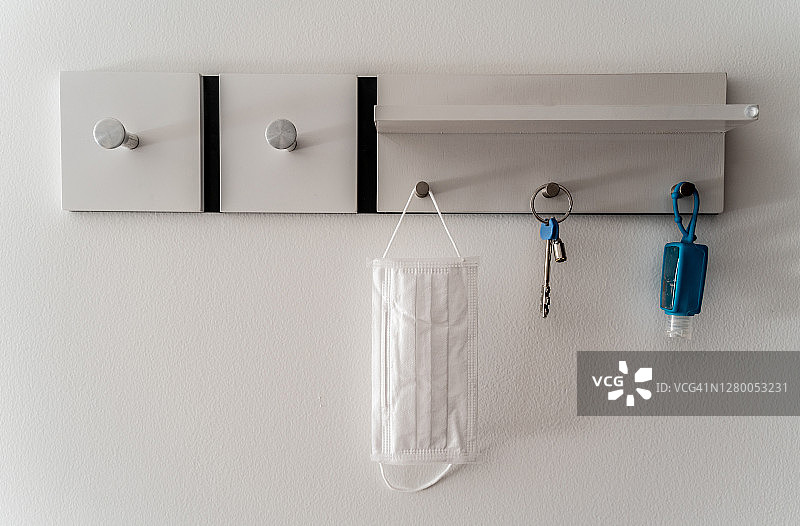 新冠疫情期间外出安全防护包图片素材