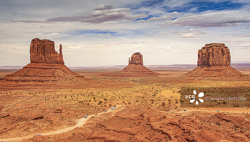 西手套山和东手套山，纪念碑谷，犹他州-亚利桑那州，美国图片素材
