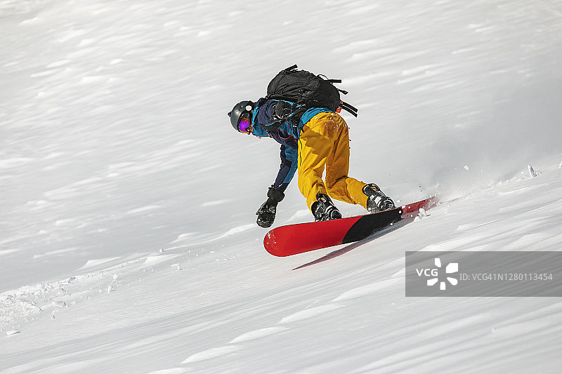 寒假在滑雪胜地图片素材