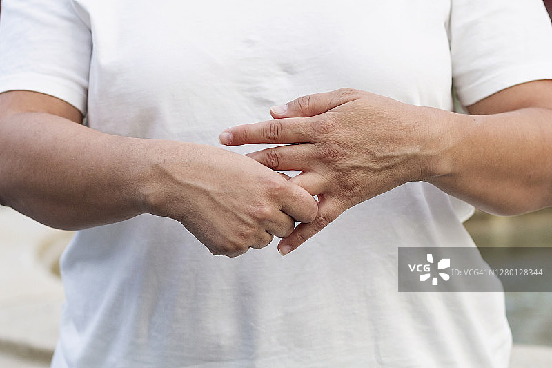 指压疗法：一种自我缓解疗法图片素材