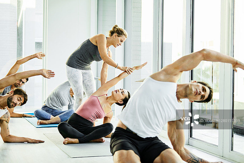 瑜伽课程图片素材