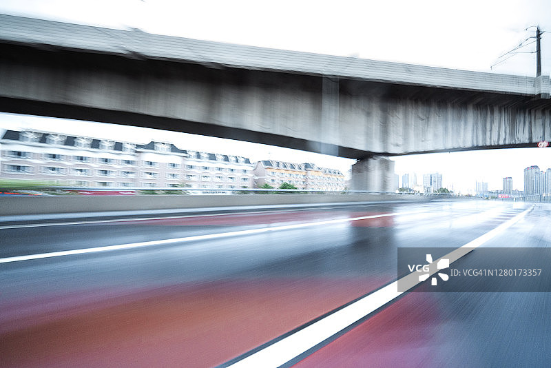雨天的公路图片素材
