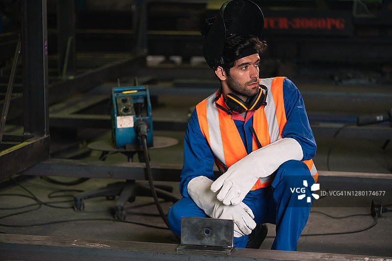 在工业领域工作的技术员图片素材