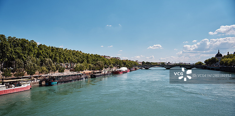 里昂的索恩河与河岸图片素材