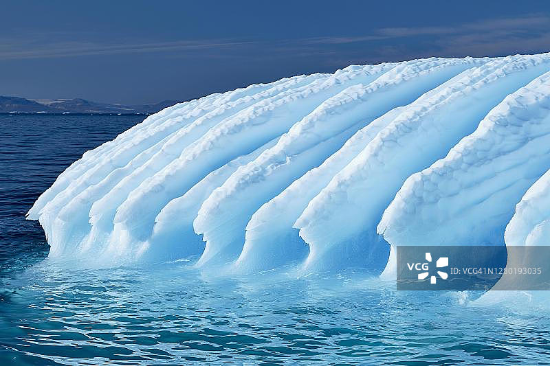 漂流在冰峡湾的崎岖冰山，联合国教科文组织世界遗产，迪斯科湾，伊卢利萨特，西格陵兰岛，格陵兰图片素材