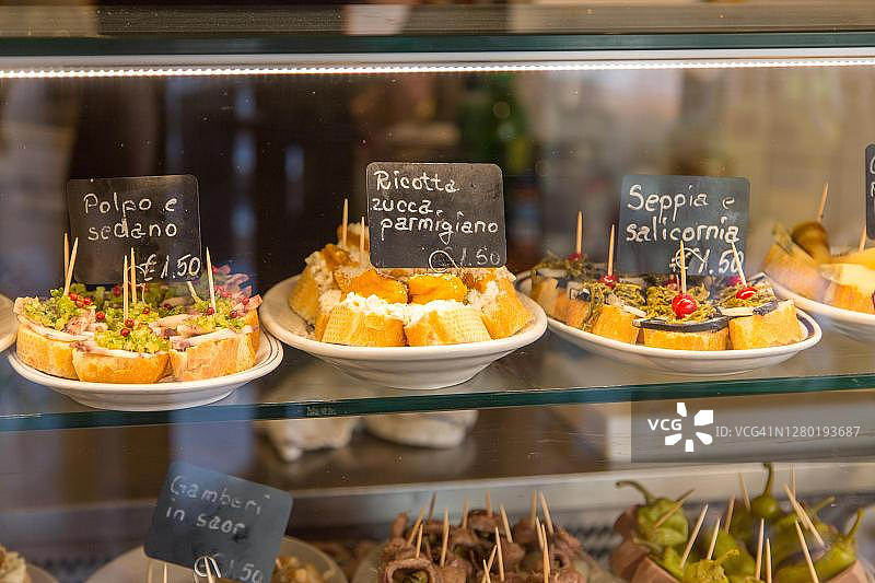 威尼斯Cantine del Vino gia Schiavi酒吧的意式小吃图片素材