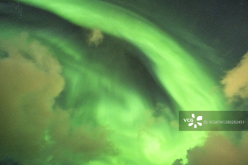 挪威芬马克北极夜空中的北极光图片素材