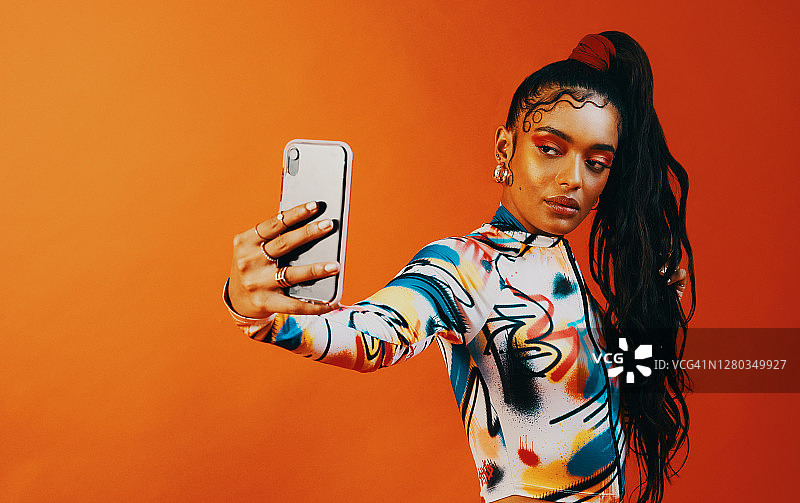 发起宝宝头发挑战！图片素材