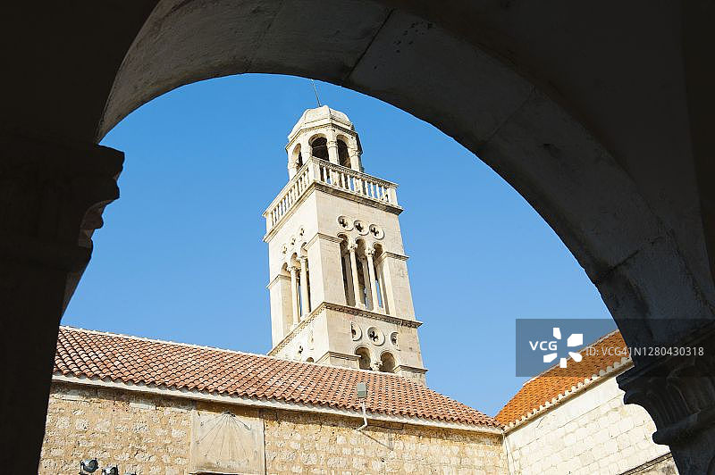 克罗地亚赫瓦尔镇方济各会修道院钟楼图片素材