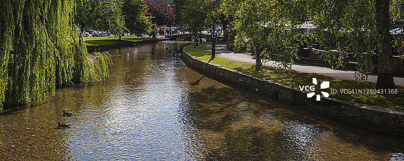 水上伯顿，科茨沃尔德，格洛斯特郡，英国，欧洲图片素材