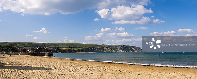 英格兰多塞特郡斯瓦尼奇海滩和白色悬崖图片素材