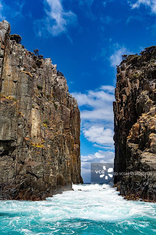 澳大利亚塔斯马尼亚国家公园的老鹰颈海岸悬崖景观图片素材
