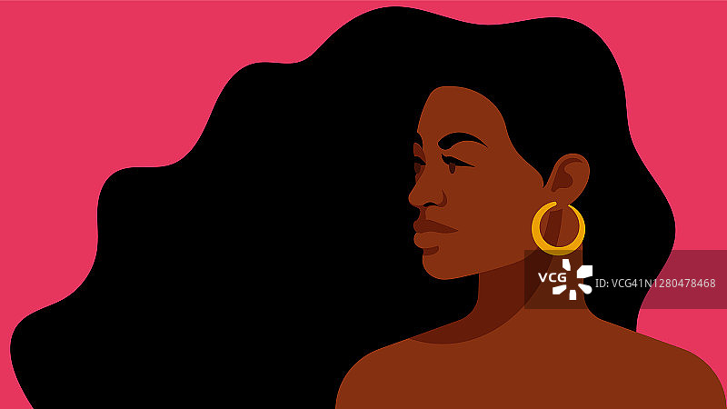 美丽黑人女性。年轻的非裔美国人。拥有美丽面孔和头发的年轻女性肖像。侧视图。隔离在粉红色背景上。图片素材