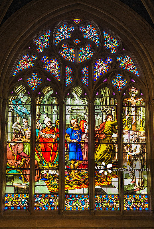 法国布列塔尼坎佩尔：圣科伦丁大教堂，《圣血奇迹》的彩色玻璃图片素材
