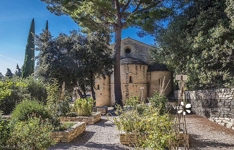 法国普罗旺斯沃克吕兹博姆德维尼斯圣母教堂图片素材