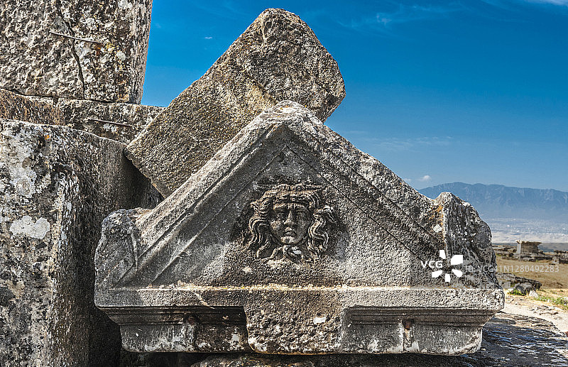 土耳其帕穆克卡莱附近希拉波利斯考古遗址墓地（联合国教科文组织世界遗产）图片素材