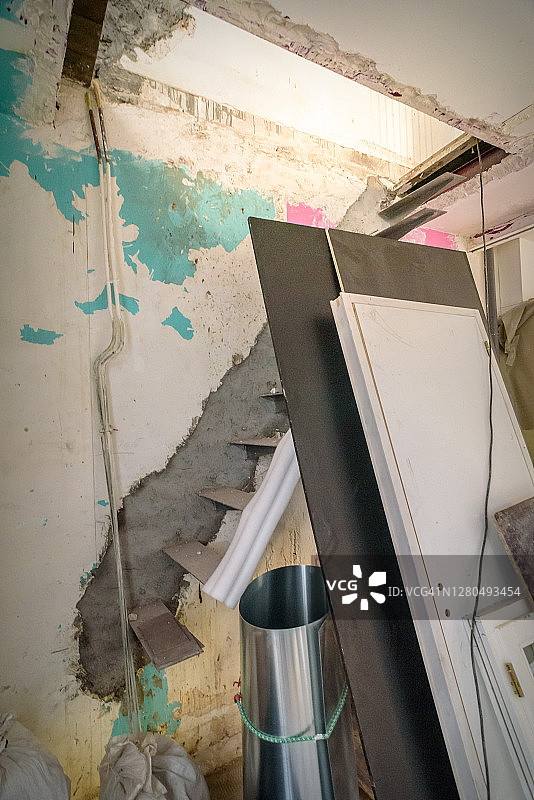 法国老式独立住宅的翻新工程图片素材